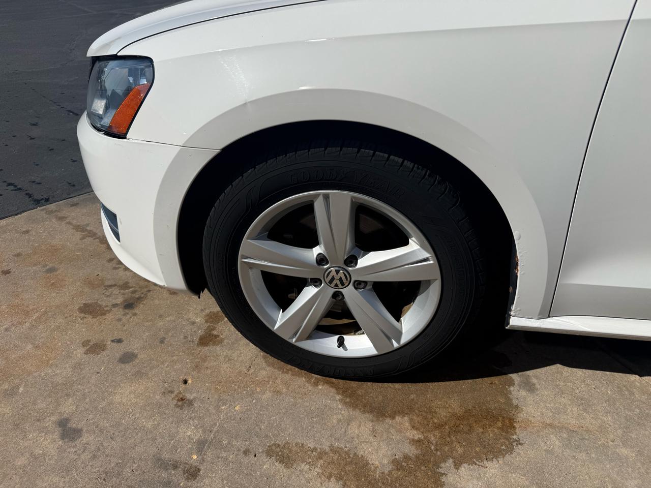 Volkswagen Passat 4dr Sdn 2.5L Auto SE 2013