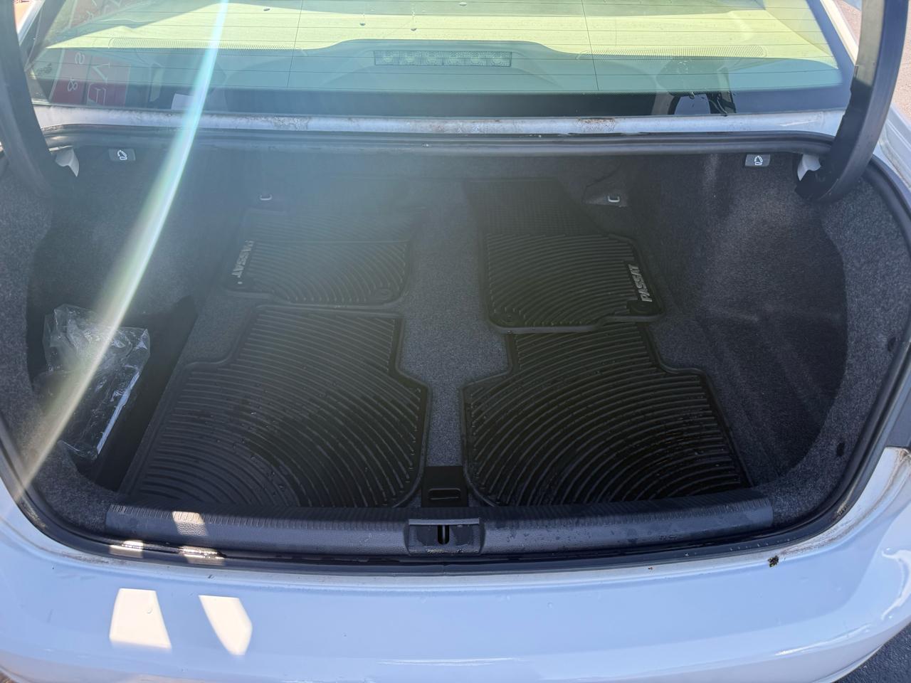 Volkswagen Passat 4dr Sdn 2.5L Auto SE 2013