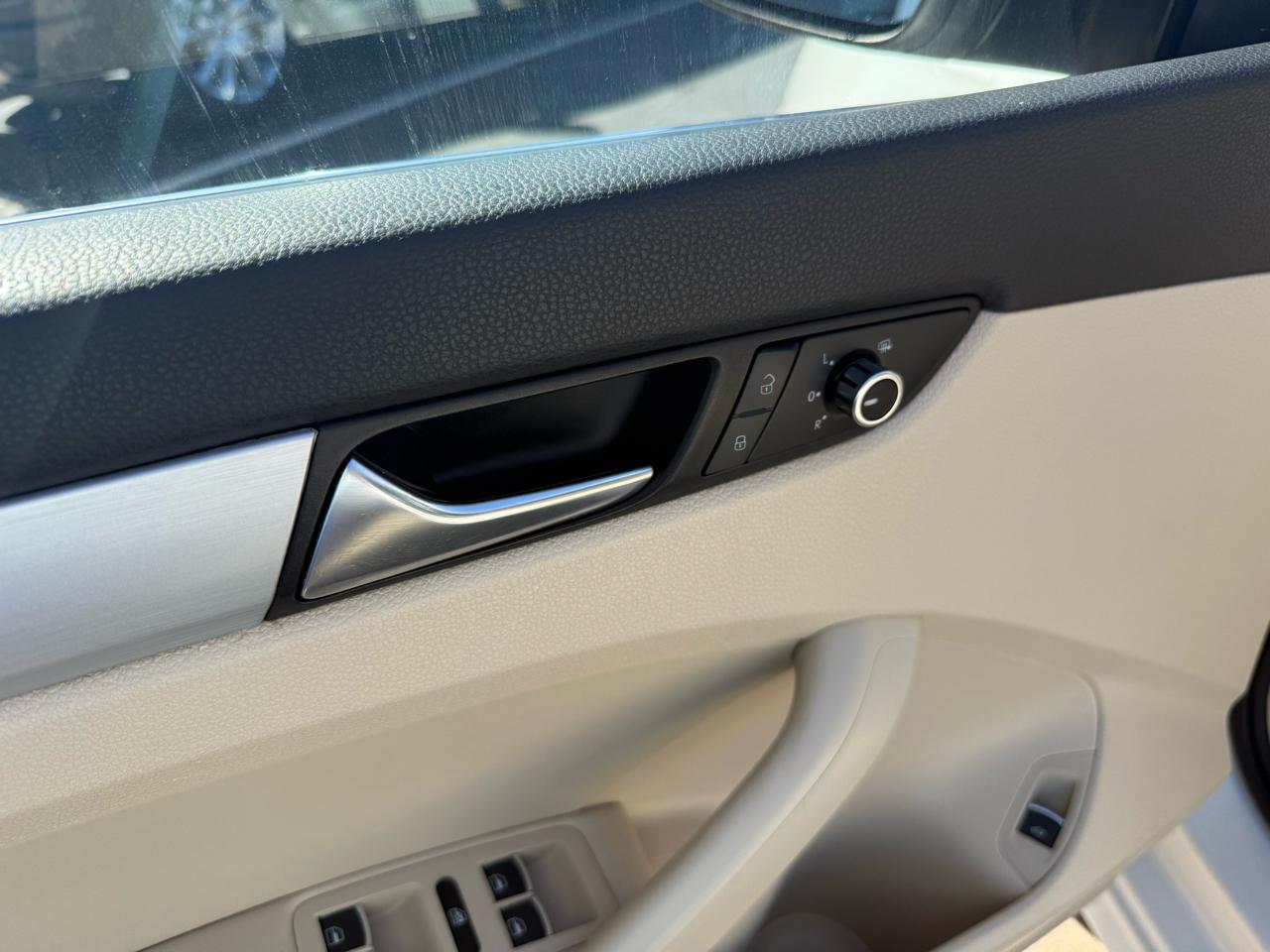 Volkswagen Passat 4dr Sdn 2.5L Auto SE 2013