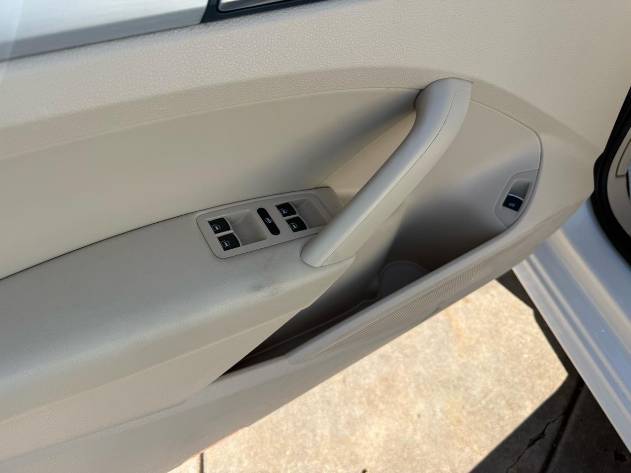 Volkswagen Passat 4dr Sdn 2.5L Auto SE 2013