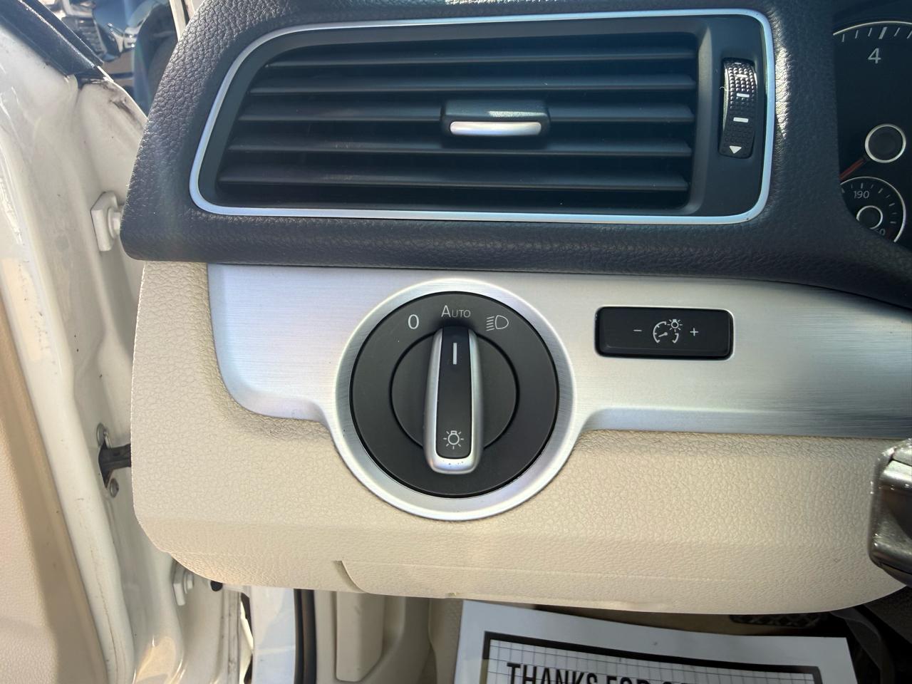 Volkswagen Passat 4dr Sdn 2.5L Auto SE 2013