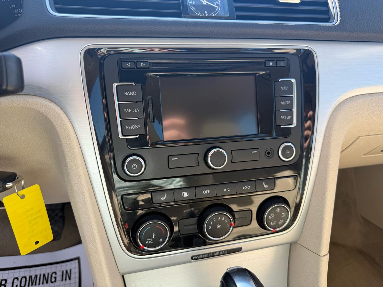 Volkswagen Passat 4dr Sdn 2.5L Auto SE 2013