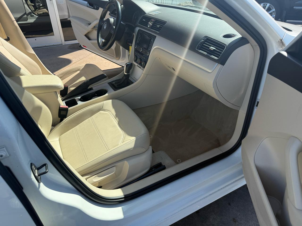 Volkswagen Passat 4dr Sdn 2.5L Auto SE 2013