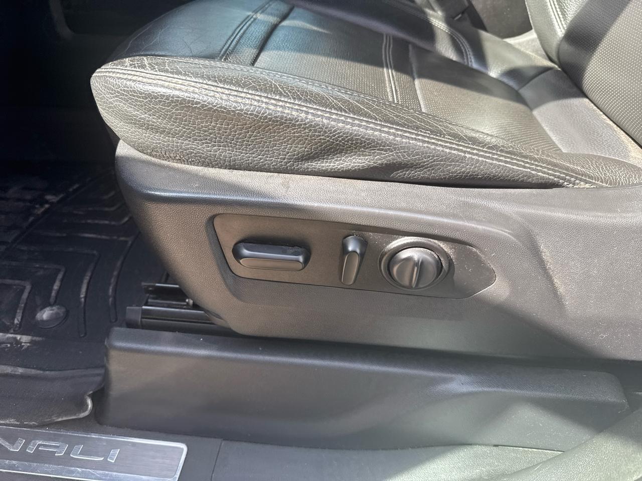 GMC Sierra 3500HD 4WD Crew Cab 159" Denali 2021