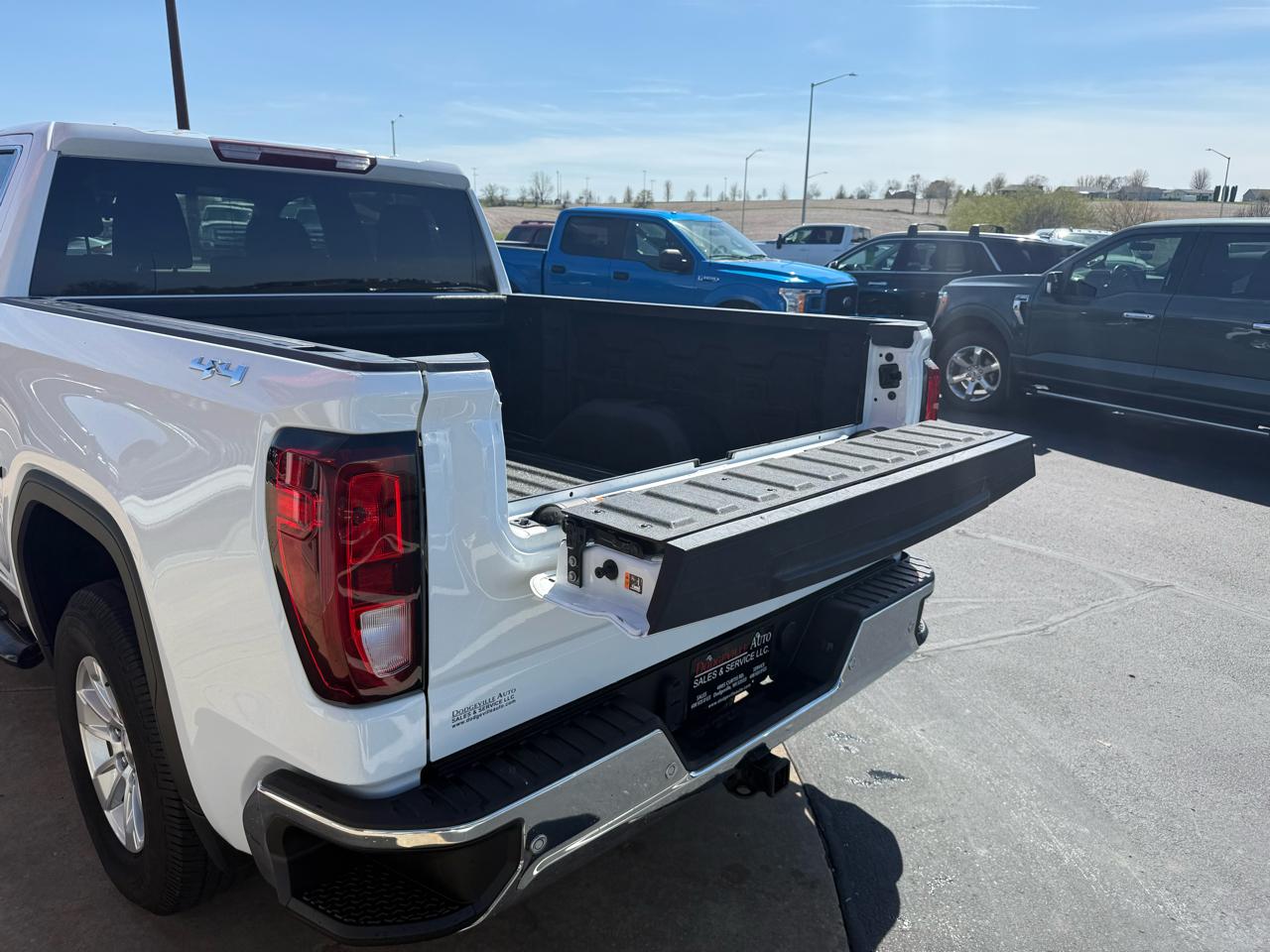 GMC Sierra 1500 Limited 4WD Crew Cab 147" SLE 2022