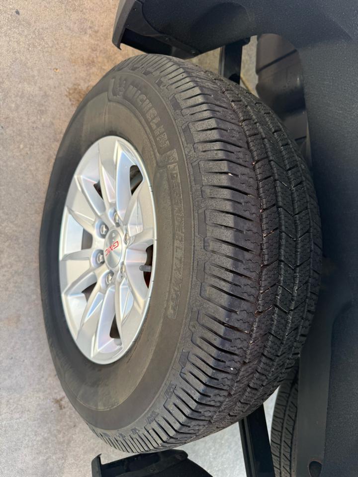 GMC Sierra 1500 Limited 4WD Crew Cab 147" SLE 2022