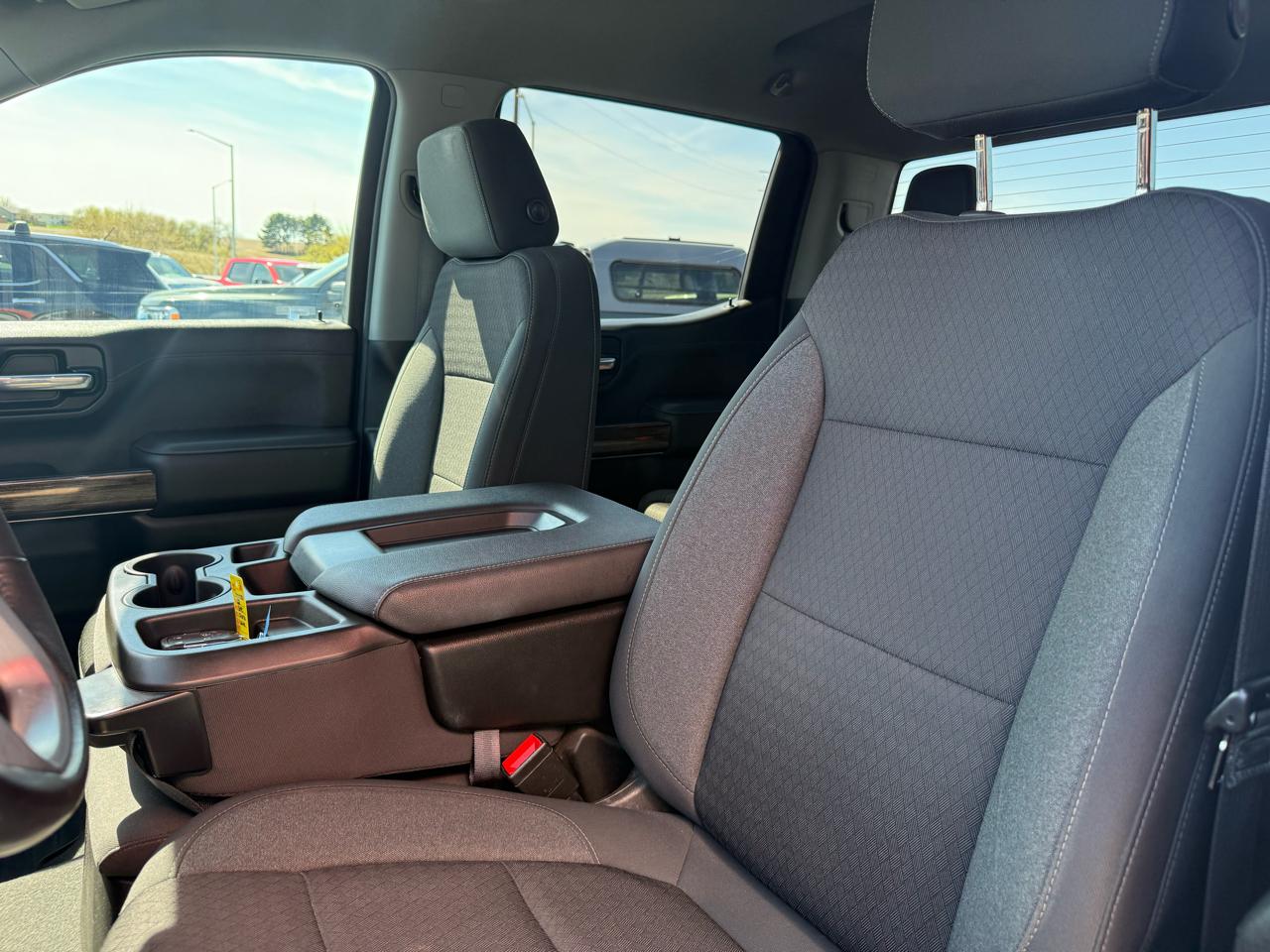 GMC Sierra 1500 Limited 4WD Crew Cab 147" SLE 2022