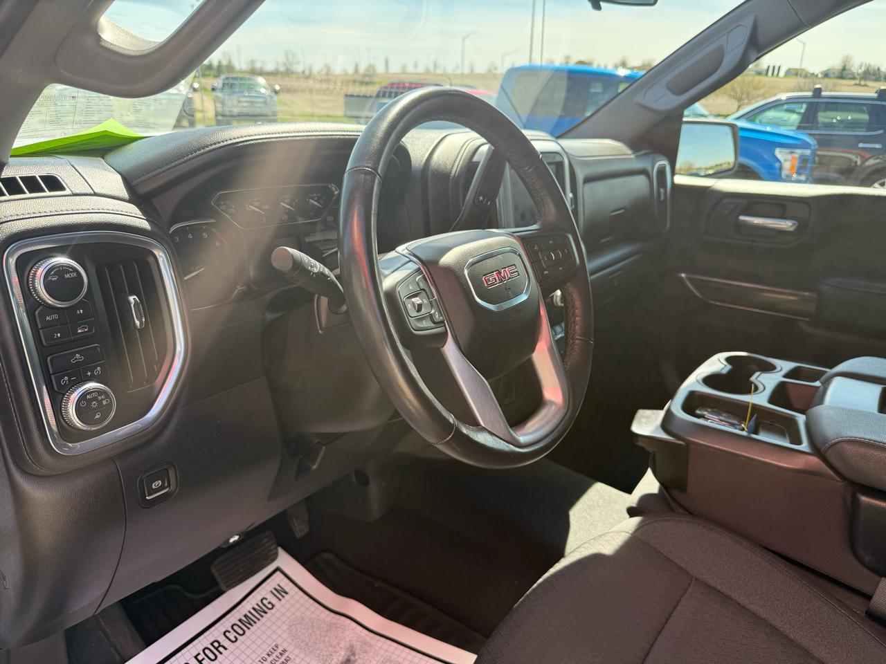 GMC Sierra 1500 Limited 4WD Crew Cab 147" SLE 2022