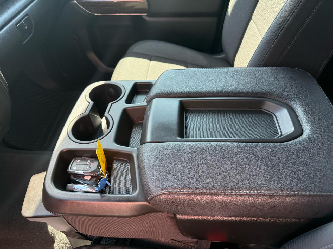 GMC Sierra 1500 Limited 4WD Crew Cab 147" SLE 2022