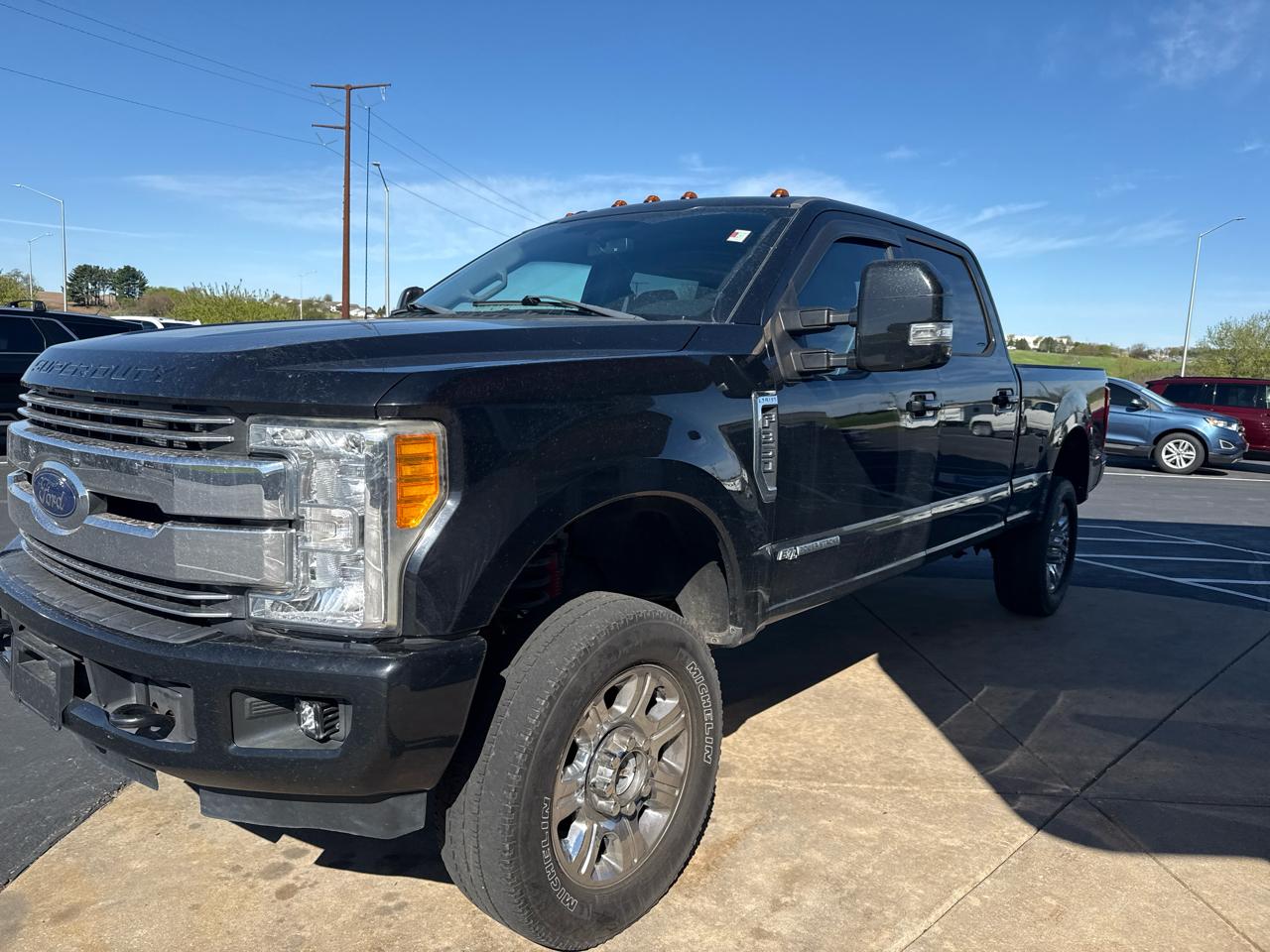 Ford Super Duty F-350 SRW Lariat 4WD Crew Cab 6.75' Box 2017