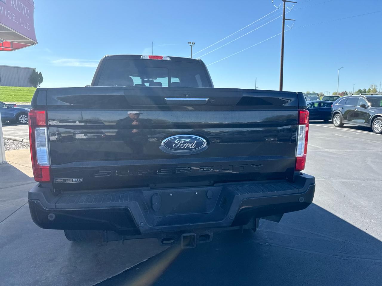 Ford Super Duty F-350 SRW Lariat 4WD Crew Cab 6.75' Box 2017