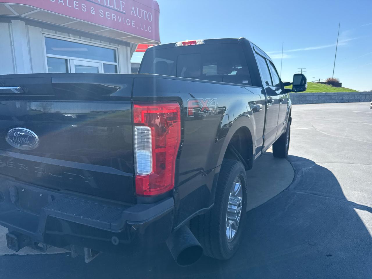 Ford Super Duty F-350 SRW Lariat 4WD Crew Cab 6.75' Box 2017