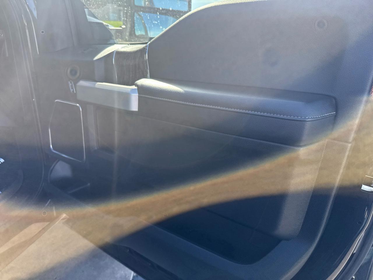 Ford Super Duty F-350 SRW Lariat 4WD Crew Cab 6.75' Box 2017