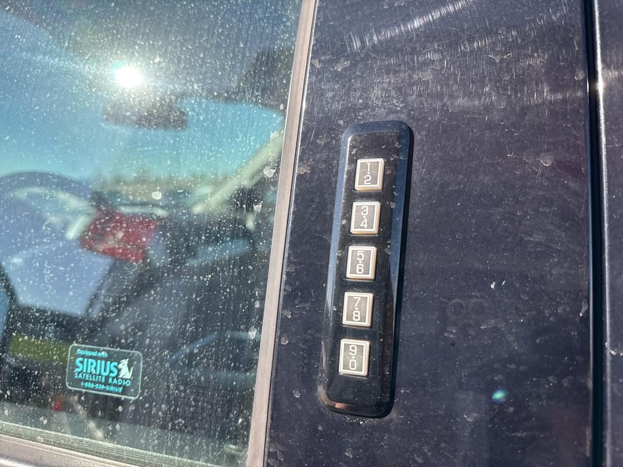 Ford Super Duty F-350 SRW Lariat 4WD Crew Cab 6.75' Box 2017