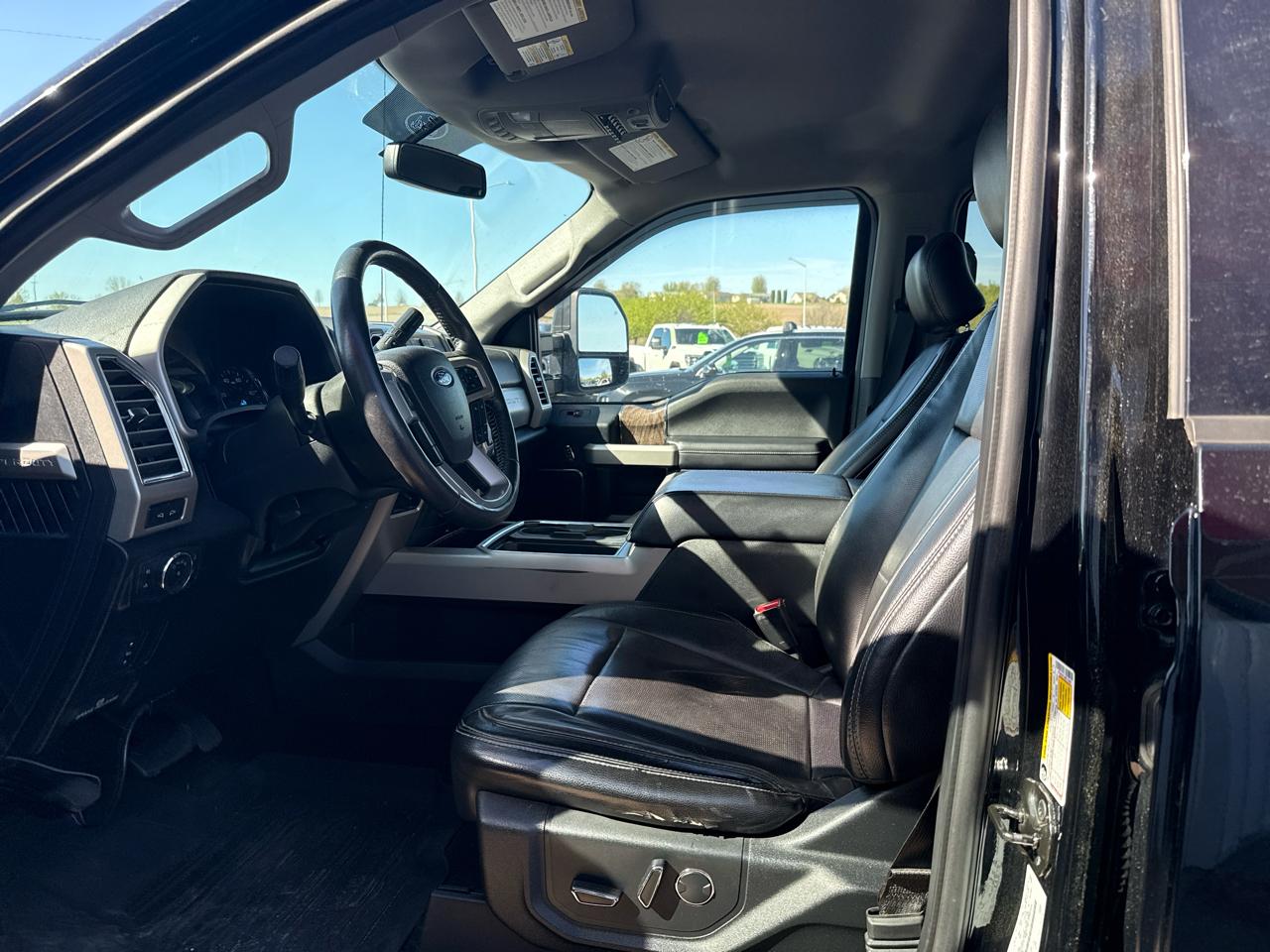 Ford Super Duty F-350 SRW Lariat 4WD Crew Cab 6.75' Box 2017