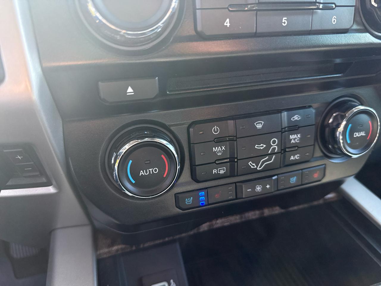 Ford Super Duty F-350 SRW Lariat 4WD Crew Cab 6.75' Box 2017