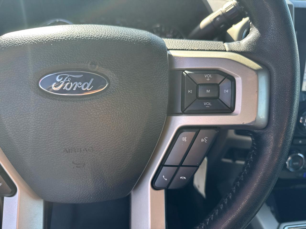 Ford Super Duty F-350 SRW Lariat 4WD Crew Cab 6.75' Box 2017