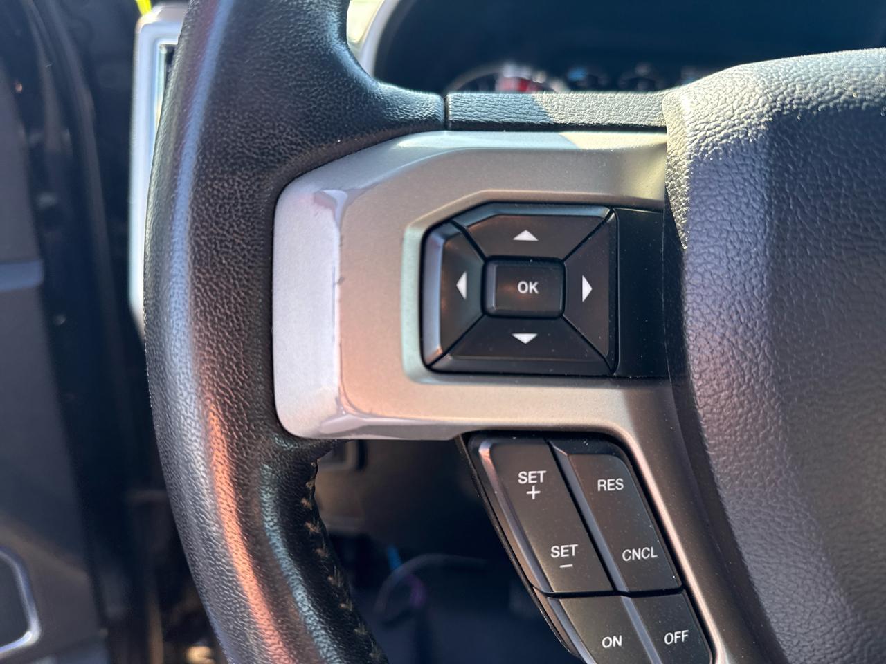 Ford Super Duty F-350 SRW Lariat 4WD Crew Cab 6.75' Box 2017