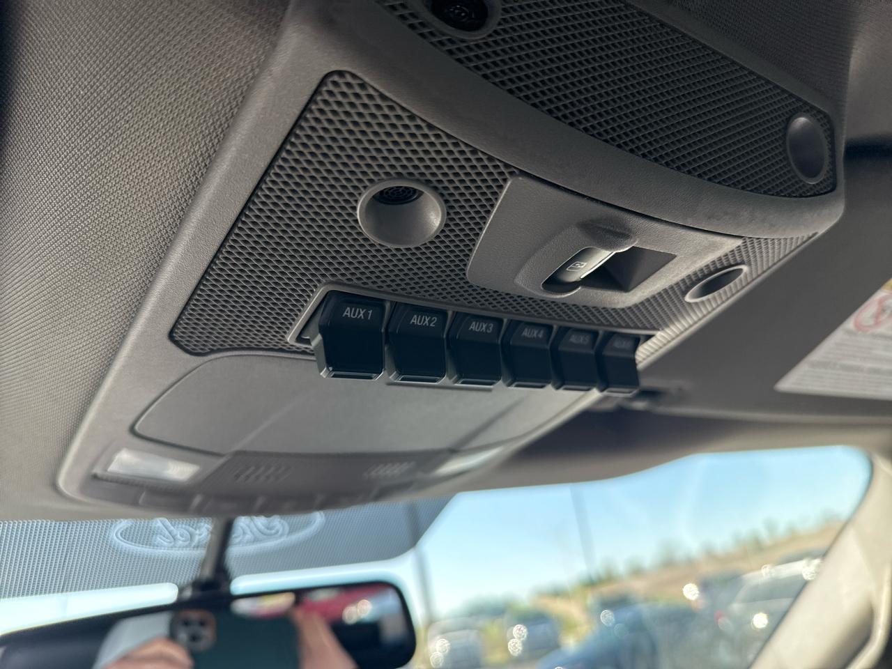 Ford Super Duty F-350 SRW Lariat 4WD Crew Cab 6.75' Box 2017