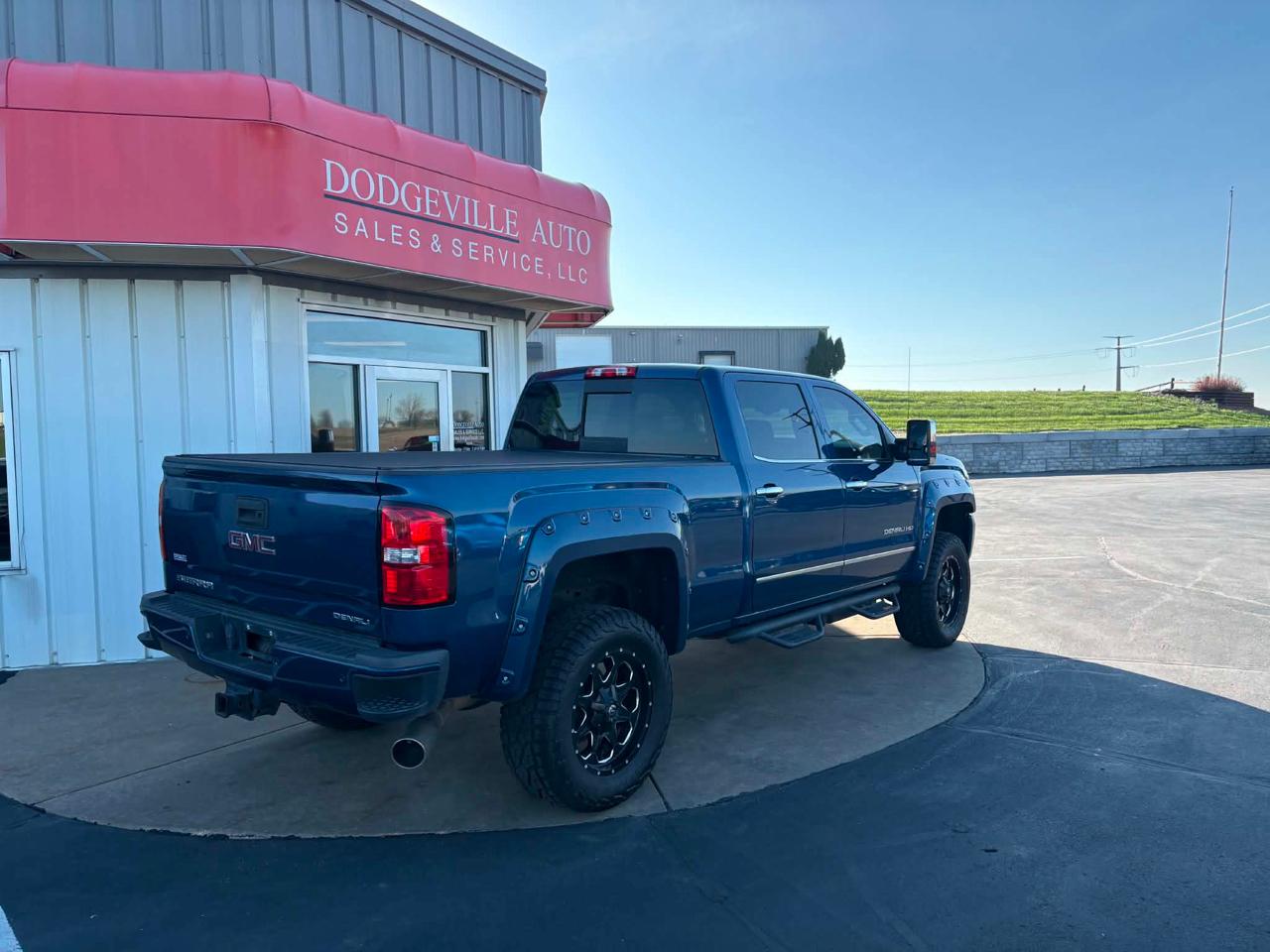 GMC Sierra 2500HD available WiFi 4WD Crew Cab 153.7" Denali 2015