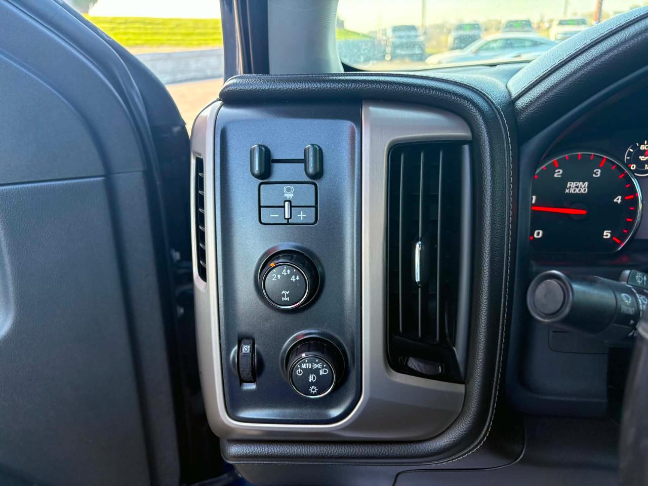 GMC Sierra 2500HD available WiFi 4WD Crew Cab 153.7" Denali 2015