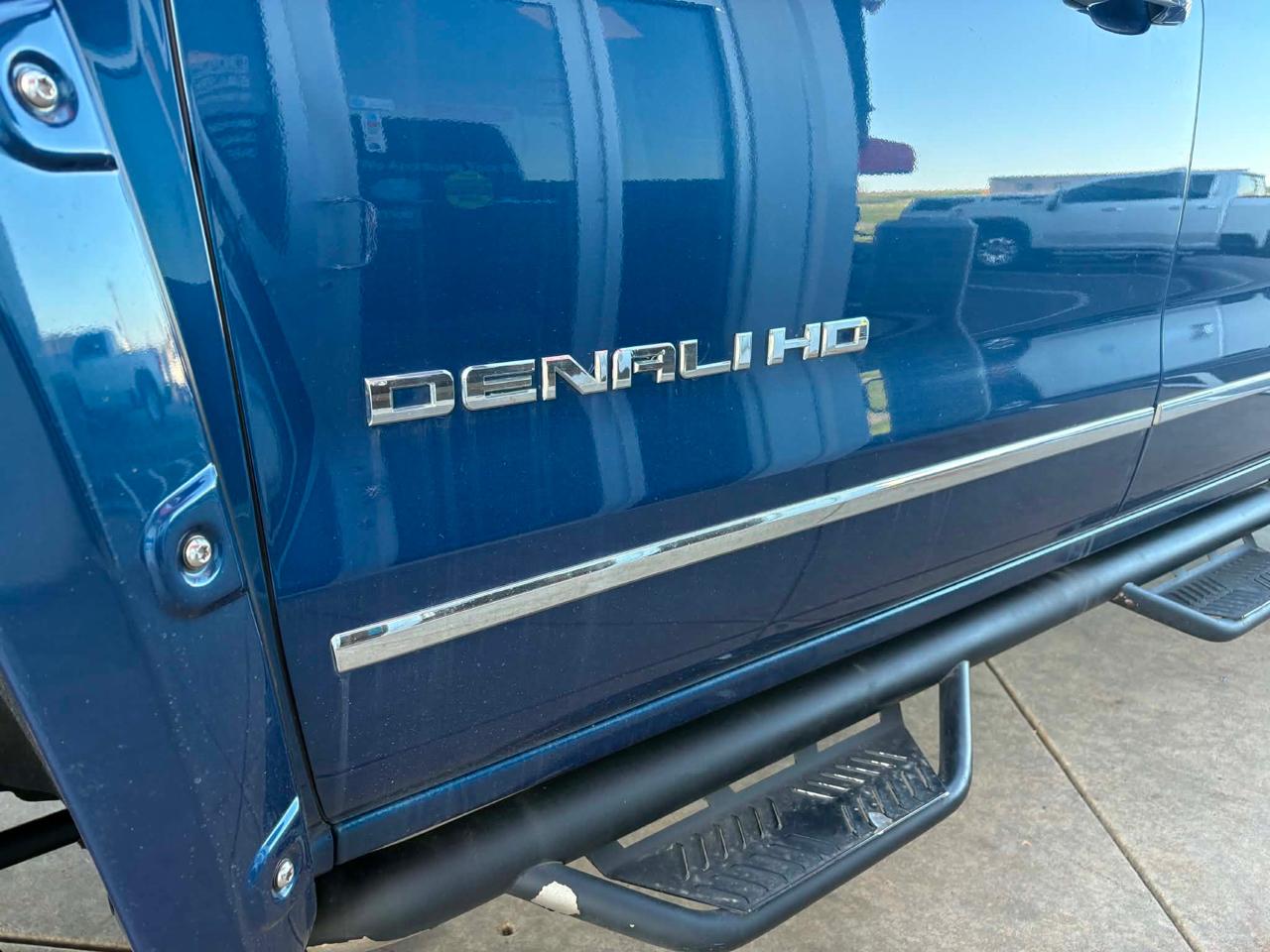 GMC Sierra 2500HD available WiFi 4WD Crew Cab 153.7" Denali 2015