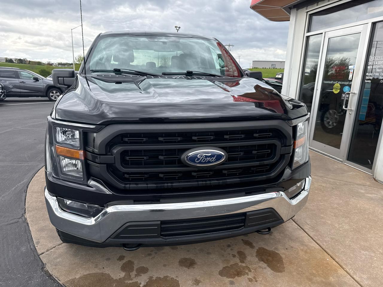 Ford F-150 XL 4WD SuperCrew 5.5' Box 2023