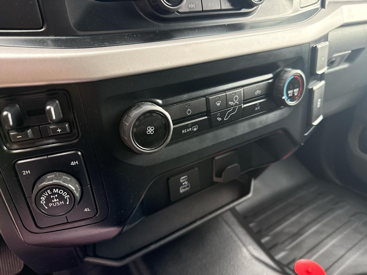 Ford F-150 XL 4WD SuperCrew 5.5' Box 2023