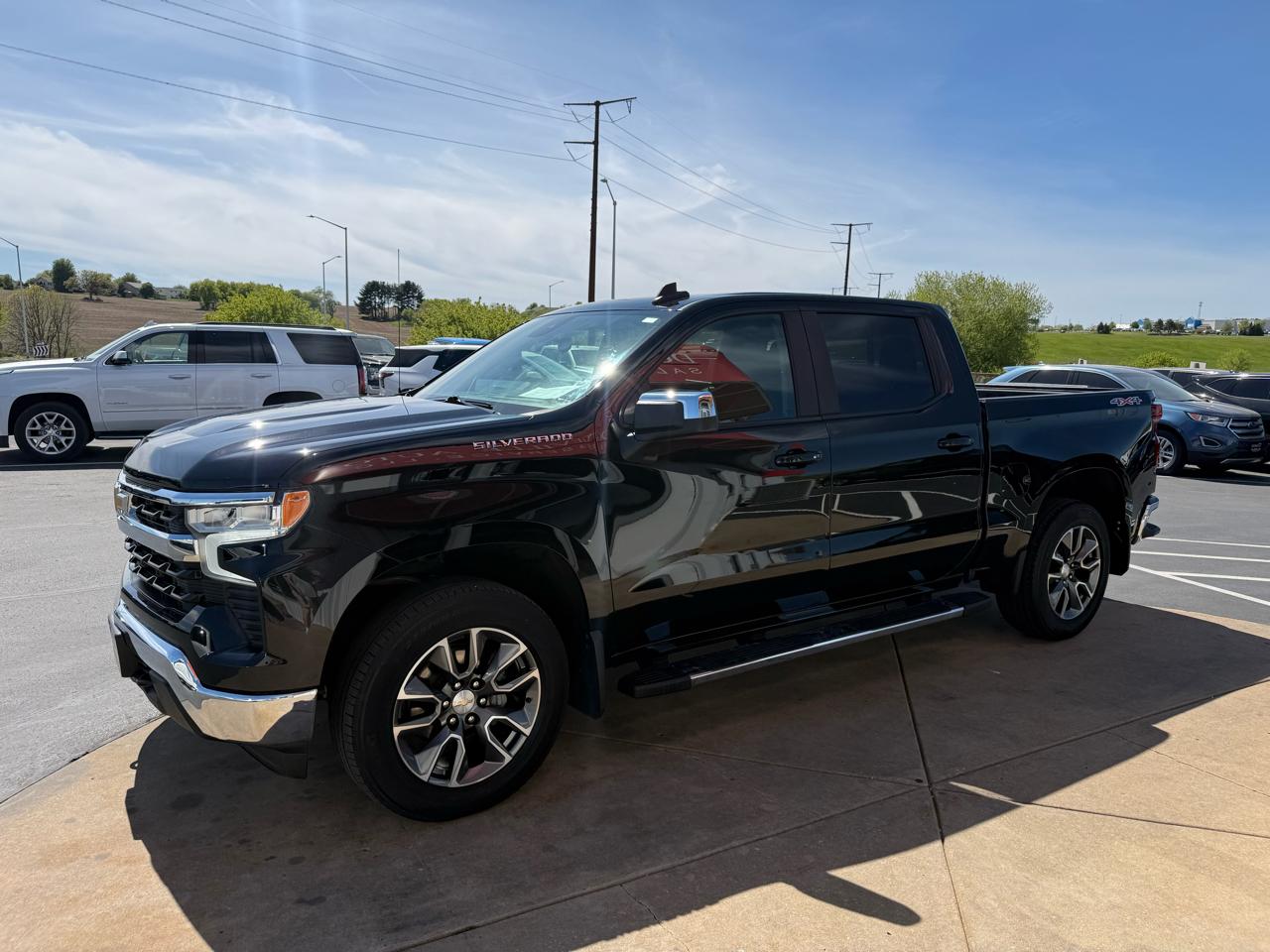 Chevrolet Silverado 1500 4WD Crew Cab 147" LT w/1LT 2024