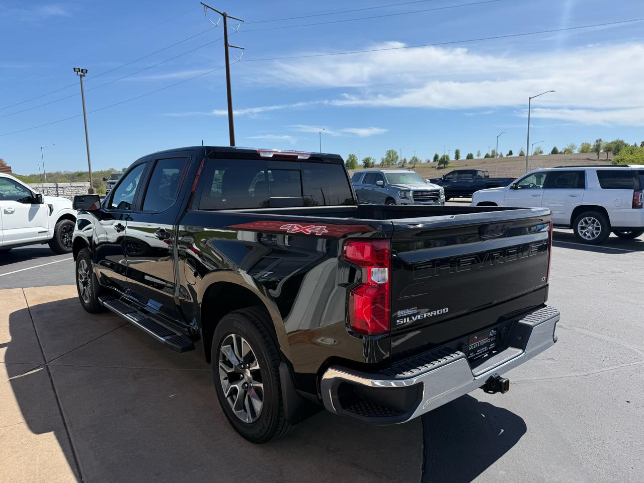 Chevrolet Silverado 1500 4WD Crew Cab 147" LT w/1LT 2024