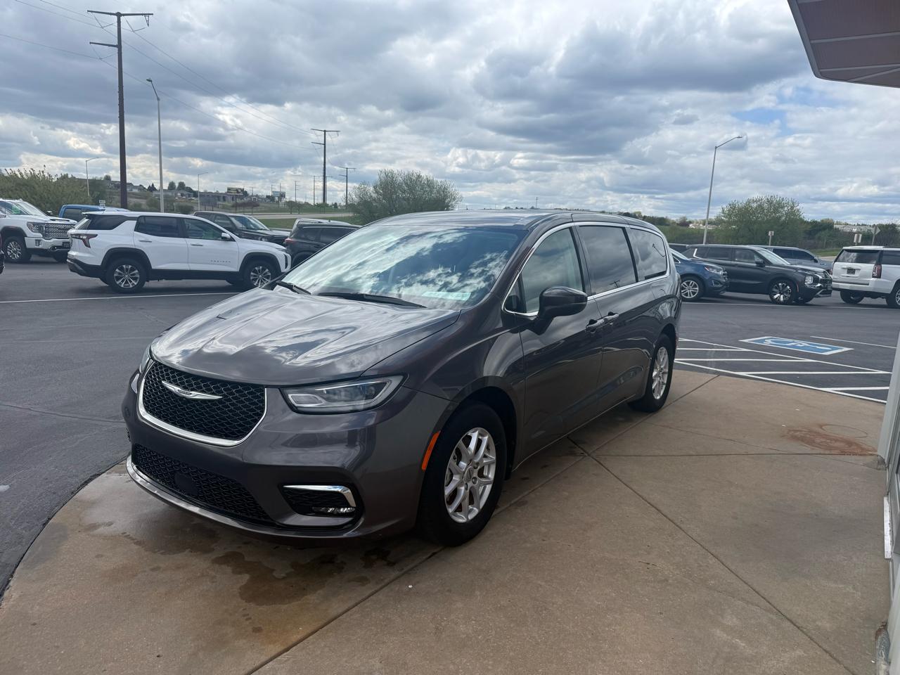 Chrysler Pacifica Touring L FWD 2023