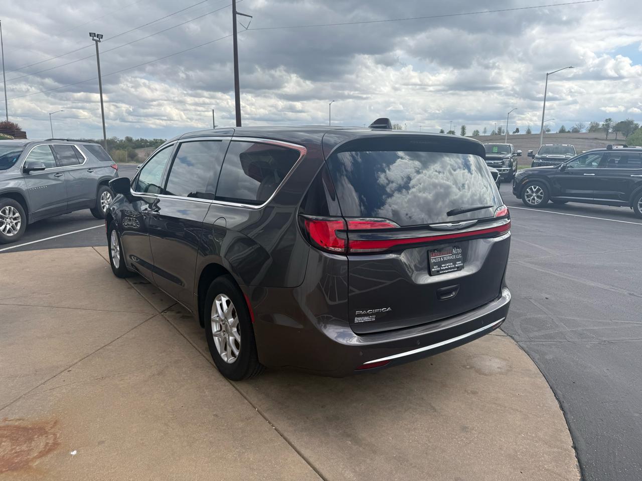 Chrysler Pacifica Touring L FWD 2023