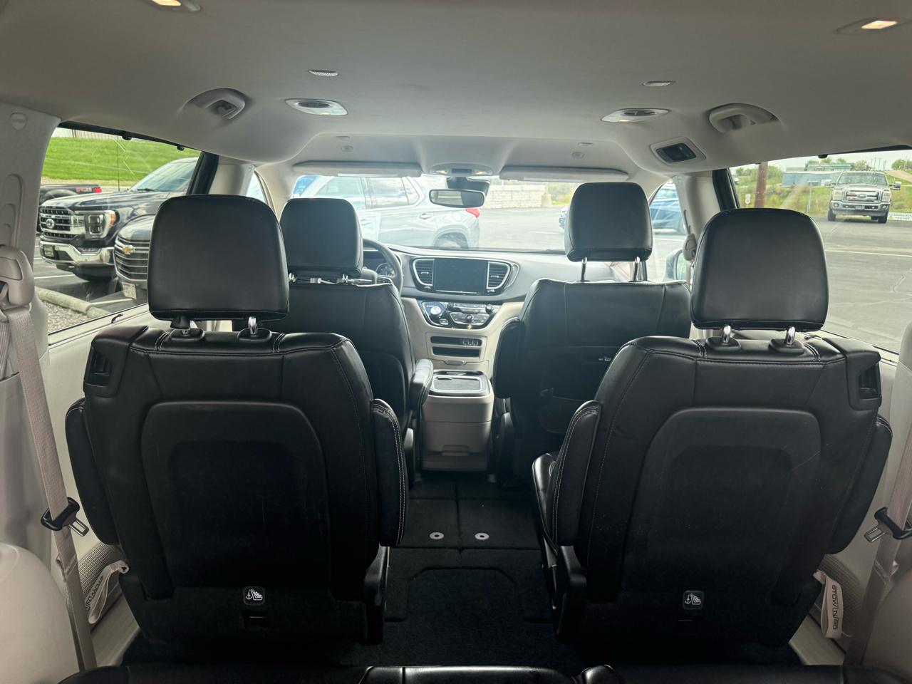 Chrysler Pacifica Touring L FWD 2023