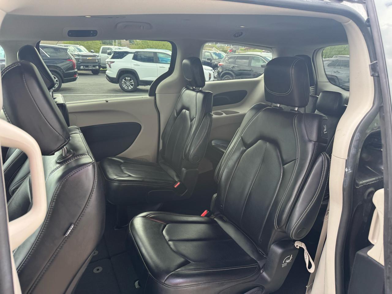 Chrysler Pacifica Touring L FWD 2023