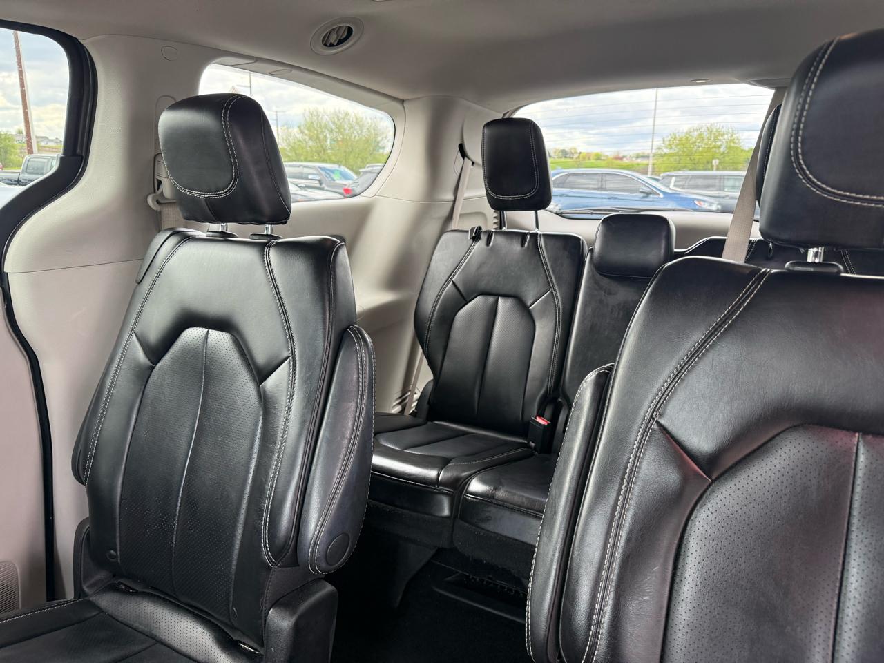 Chrysler Pacifica Touring L FWD 2023