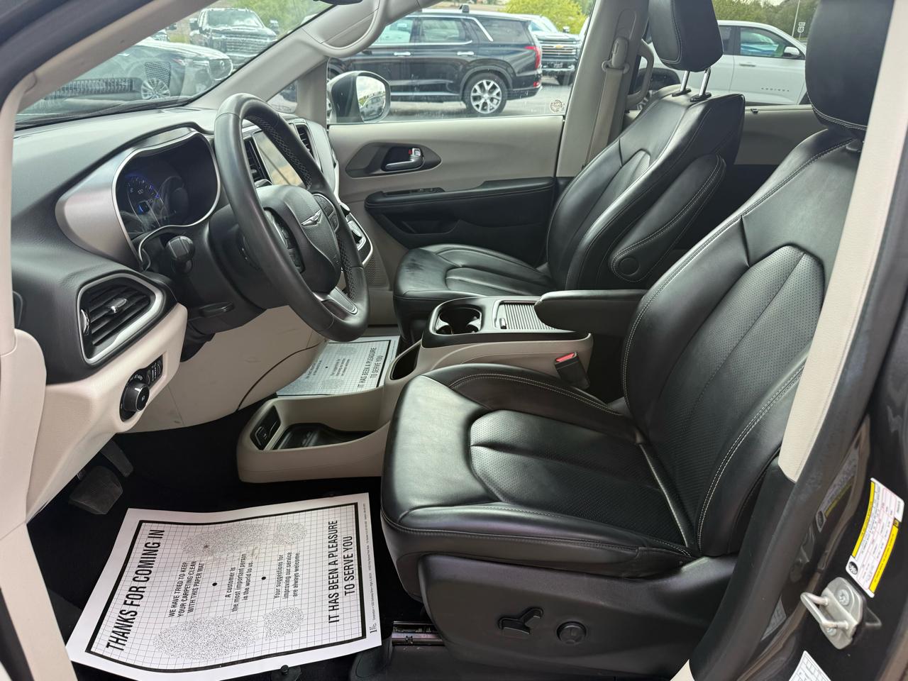 Chrysler Pacifica Touring L FWD 2023