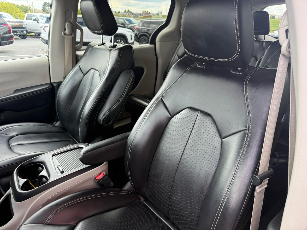 Chrysler Pacifica Touring L FWD 2023