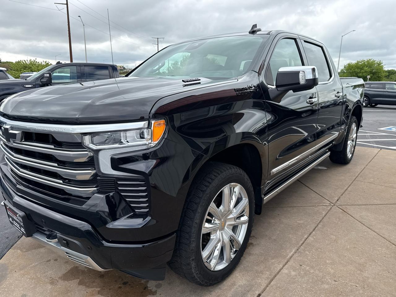 Chevrolet Silverado 1500 4WD Crew Cab 147" High Country 2023