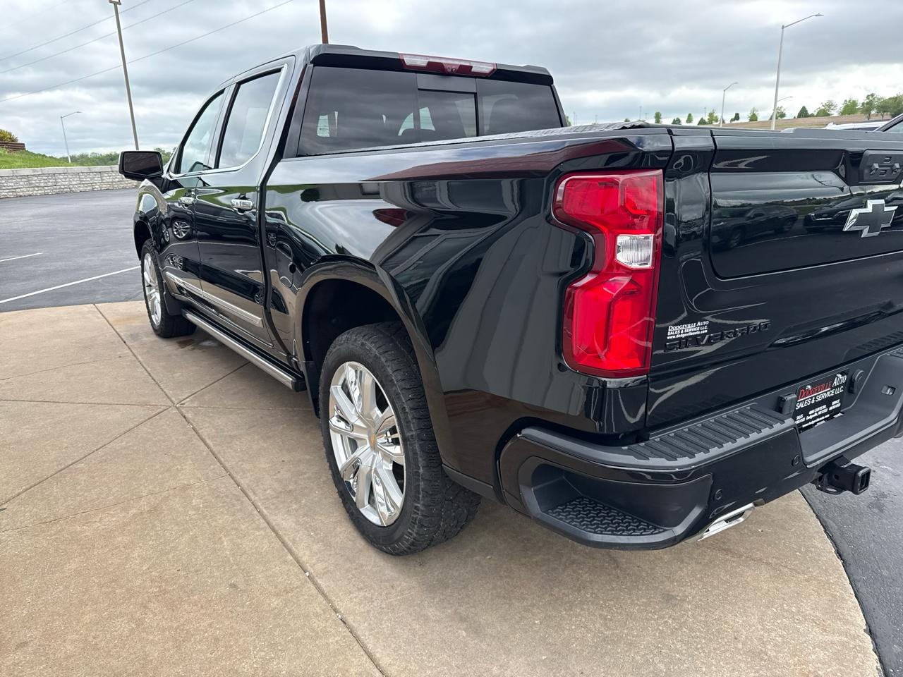 Chevrolet Silverado 1500 4WD Crew Cab 147" High Country 2023