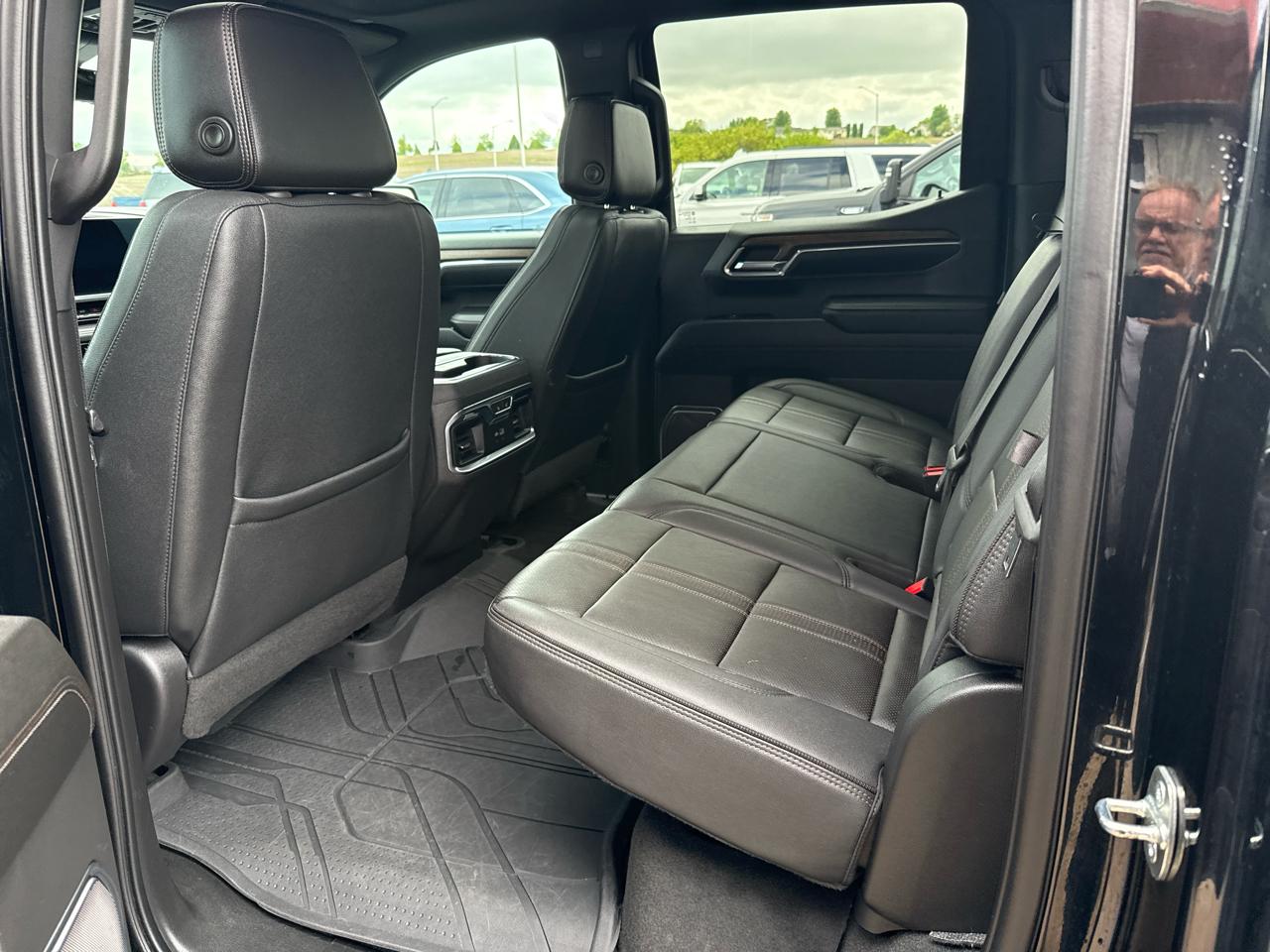 Chevrolet Silverado 1500 4WD Crew Cab 147" High Country 2023