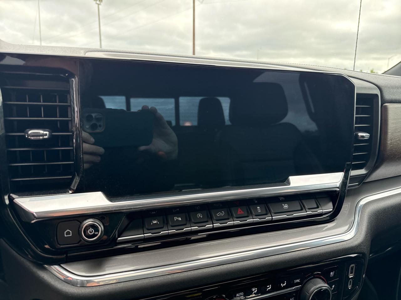Chevrolet Silverado 1500 4WD Crew Cab 147" High Country 2023