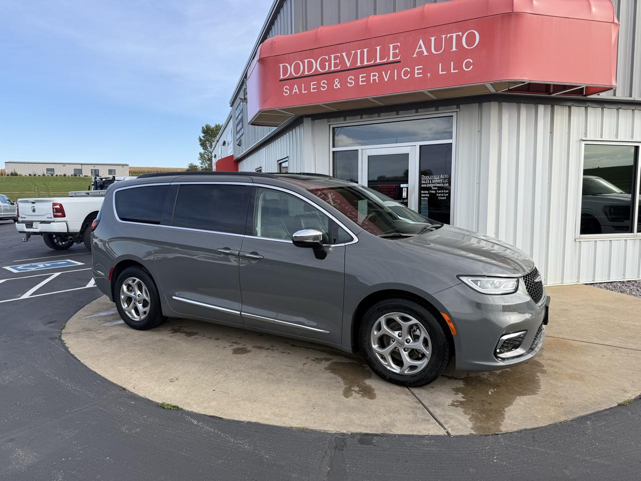 Chrysler Pacifica Limited FWD 2023