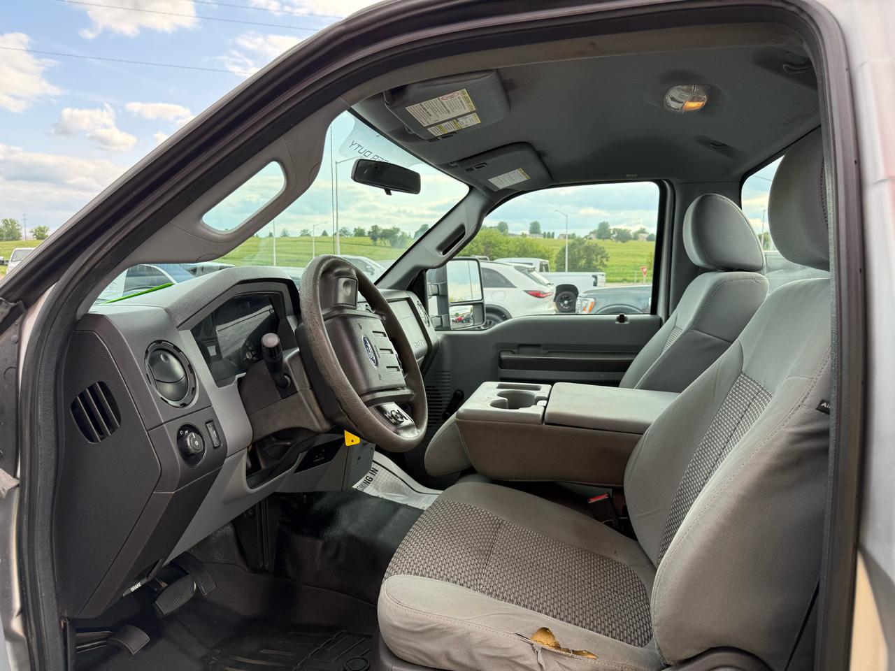 Ford Super Duty F-250 SRW 4WD Reg Cab 137" XL 2016