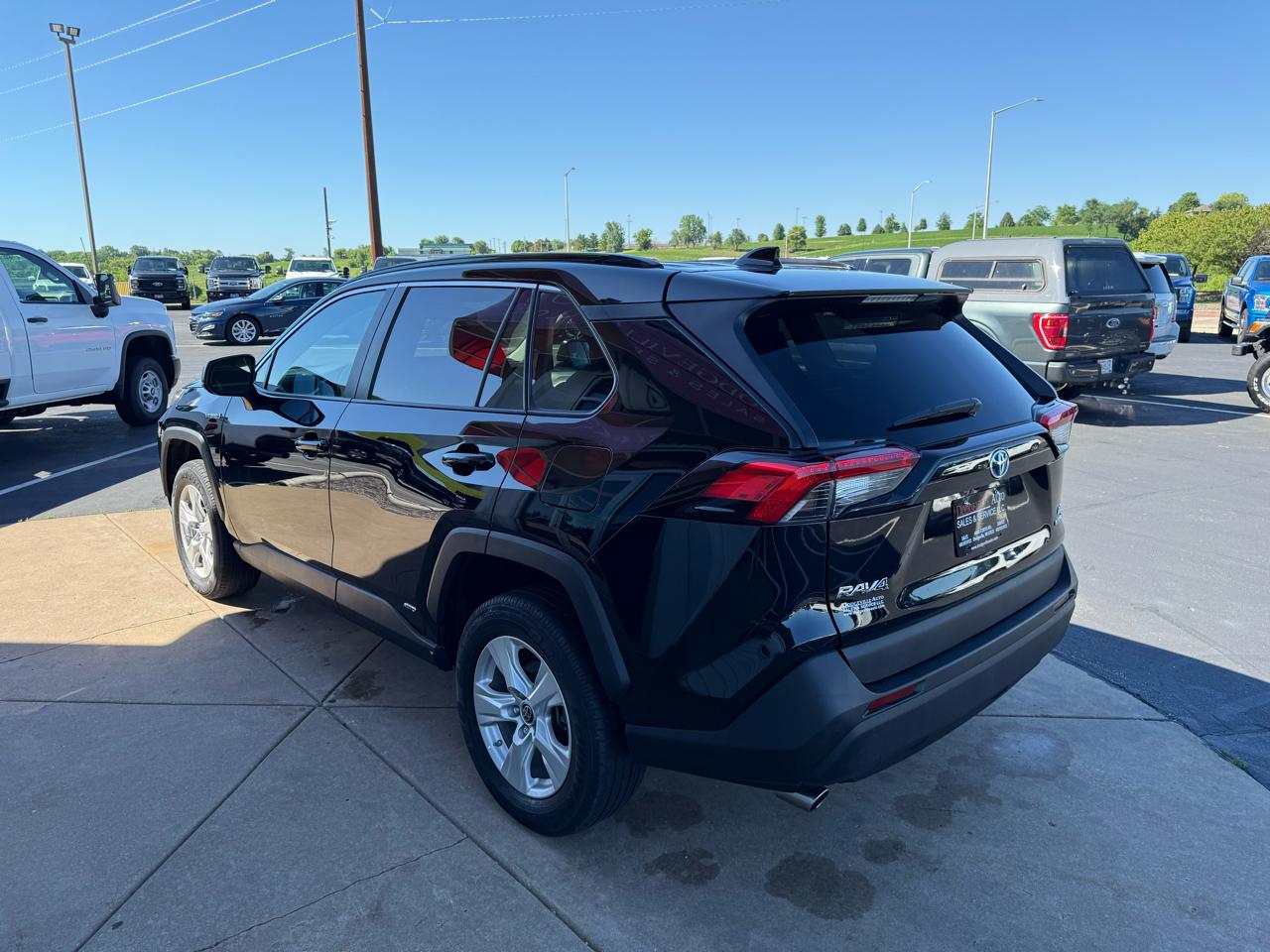 Toyota RAV4 Hybrid LE AWD (Natl) 2021