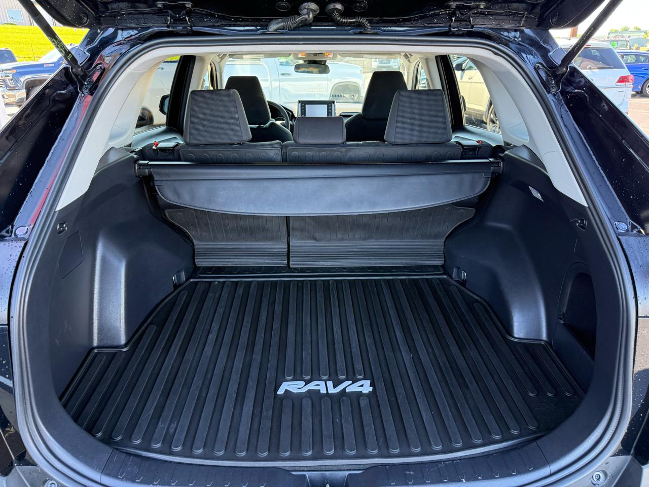 Toyota RAV4 Hybrid LE AWD (Natl) 2021