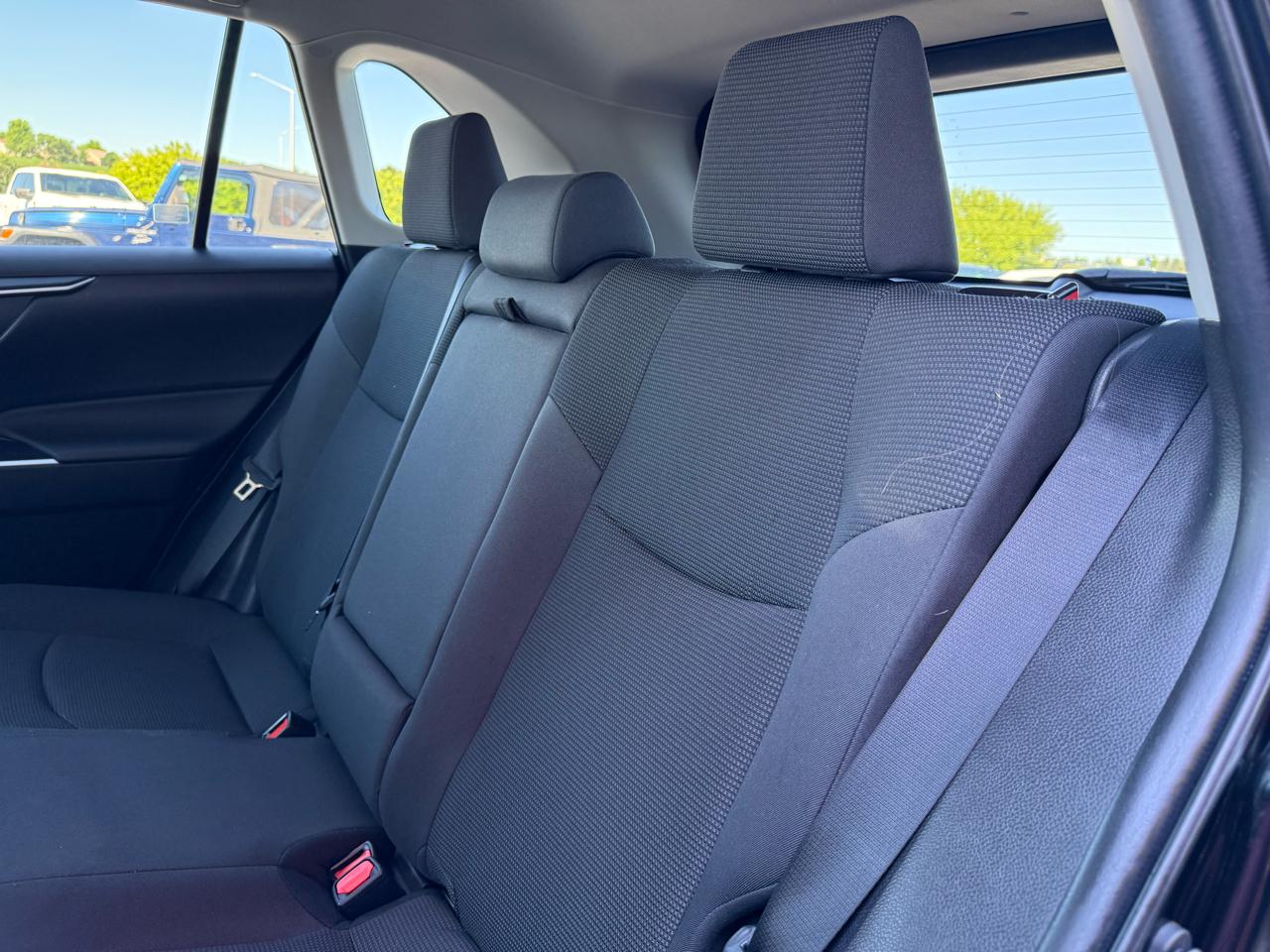 Toyota RAV4 Hybrid LE AWD (Natl) 2021