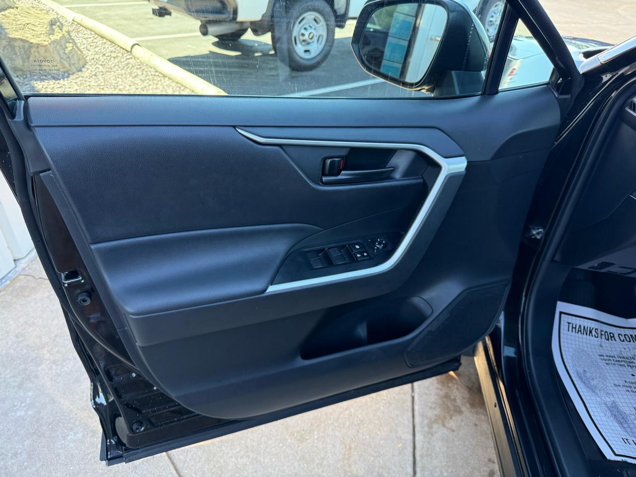 Toyota RAV4 Hybrid LE AWD (Natl) 2021