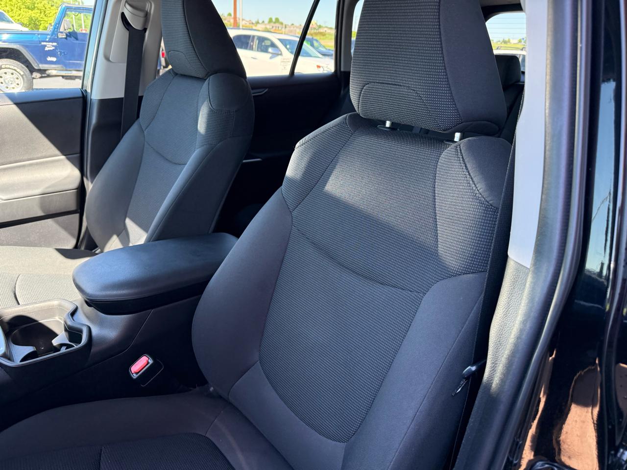 Toyota RAV4 Hybrid LE AWD (Natl) 2021