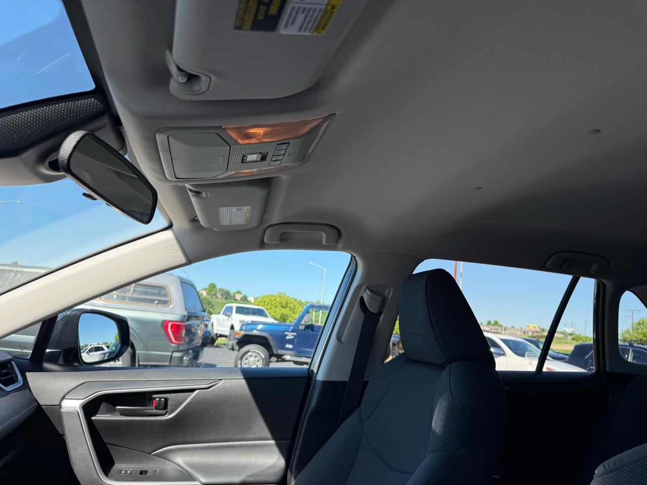 Toyota RAV4 Hybrid LE AWD (Natl) 2021