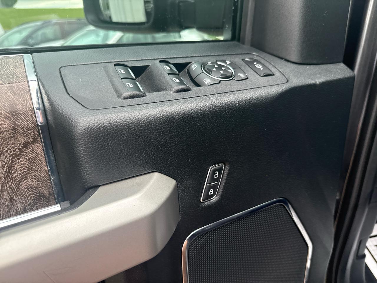Ford Super Duty F-350 SRW Lariat 4WD Crew Cab 6.75' Box 2019